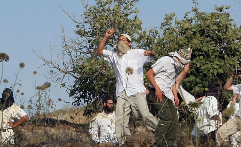 مستوطنون يمنعون قطف ثمار الزيتون بأودلا