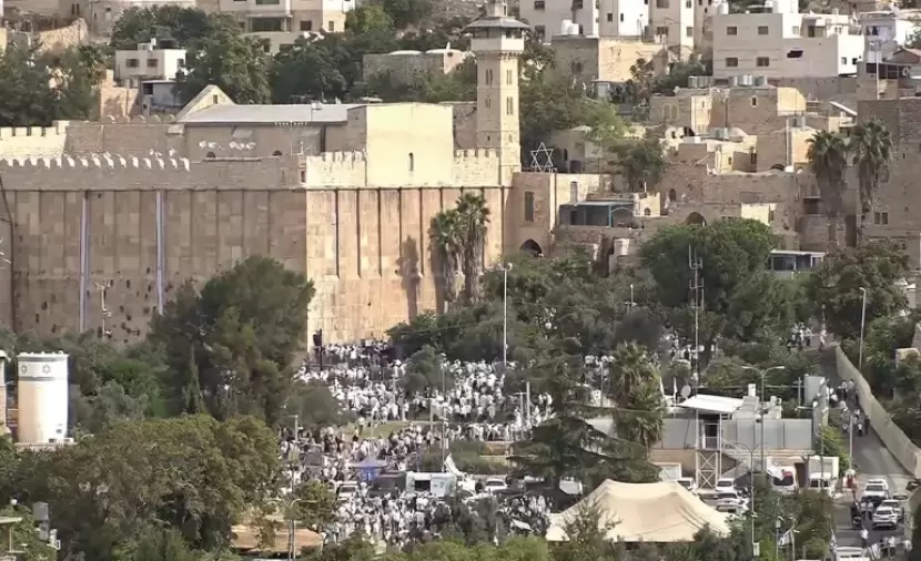 "الأوقاف": اقتحام "الإبراهيمي" انتهاك لحرمة المسجد