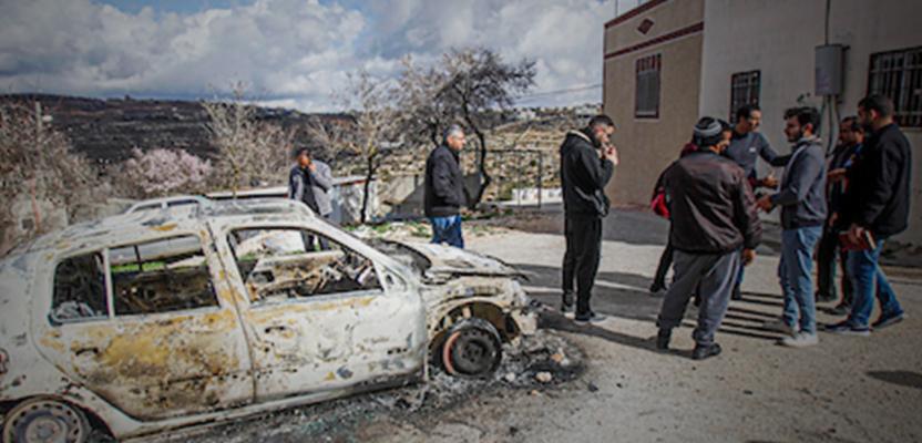 آثار اعتداء وحرق المستوطنين لمركبات المواطنين جنوب نابلس