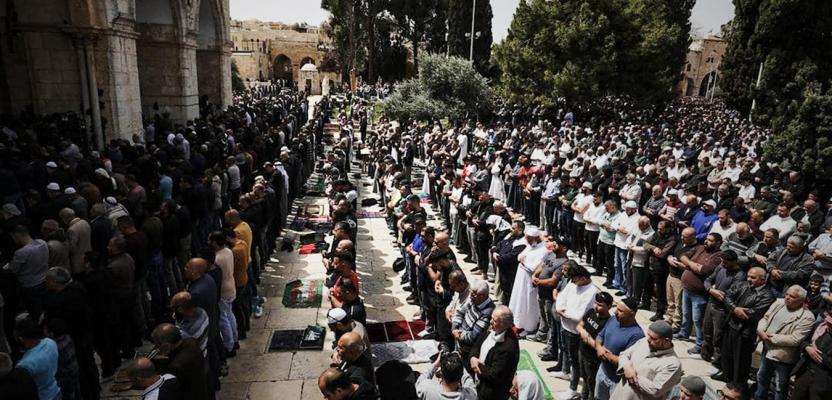 بأول جمعة من رمضان.. 100 ألف مصلٍ أدوا صلاة الجمعة بالمسجد الأقصى
