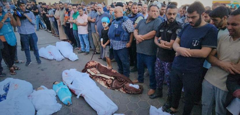 صلاة الجنازة على شهداء مجزرة عائلة الصحفي وائل الدحدوح