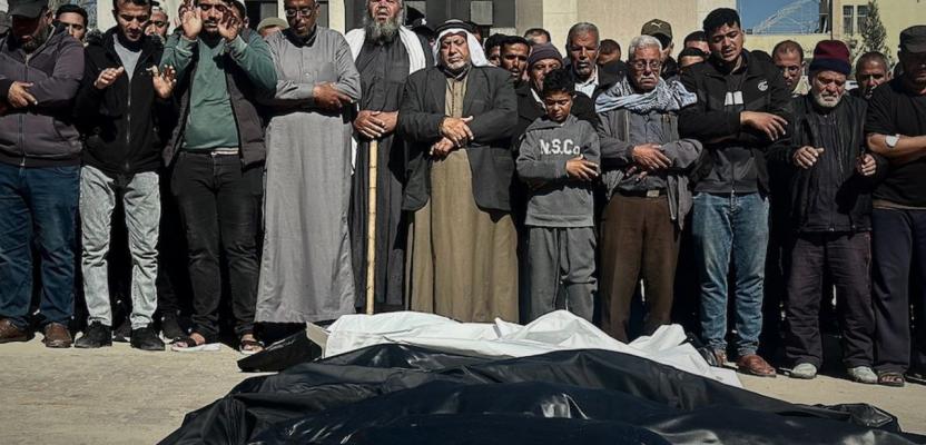 وداع وتشييع شهداء ارتقوا الليلة الماضية في خانيونس جنوب قطاع غزة.
