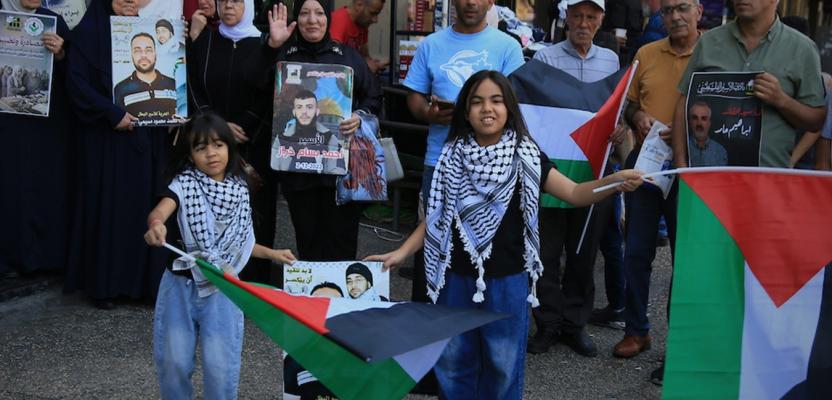 وقفة تضامنية مع الأسرى الفلسطينيين في سجون الاحتلال وسط مدينة نابلس