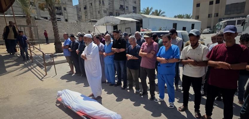وداع فتى بخانيونس وعائلته تتبرع بقرنيتيه بعد وفاته