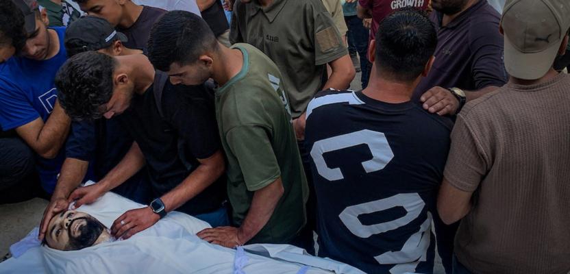 تشييع شهيدين ارتقيا في استهداف إسرائيلي بمنطقة النفق بمدينة غزة