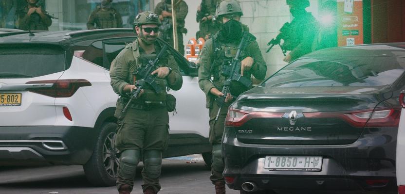جنود الاحتلال يتمركزون في نابلس وسط تصاعد الاقتحامات