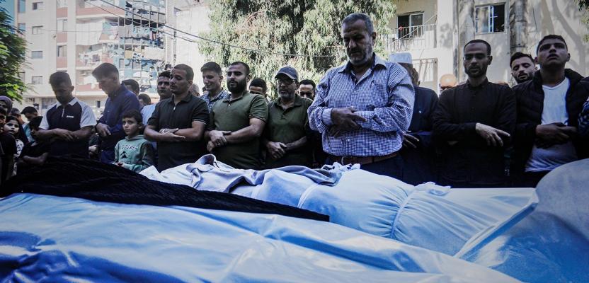 فلسطينيون يودّعون ثلاثة شهداء في غزة