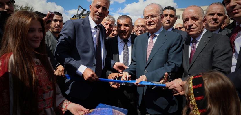 رئيس الوزراء الفلسطيني محمد مصطفى يفتتح معرض فلسطين للصناعات الإنشائية في مدينة الخليل