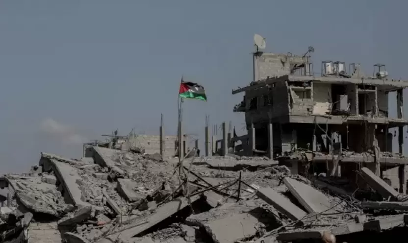 رفع علم فلسطين في قطاع غزة.webp