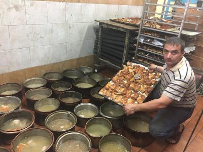 الطباخ صقر ابو اسنينه طباخ القدر.jpg