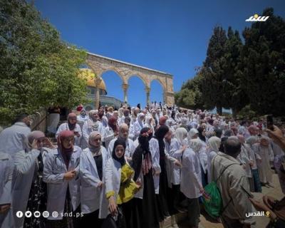 طلبة الطب بالقدس3.jpg