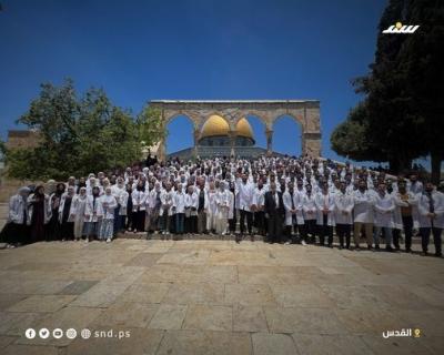 طلبة الطب بالقدس5.jpg