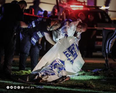 شرطة الاحتلال تتفقد موقع عملية تل أبيب (5).jpg