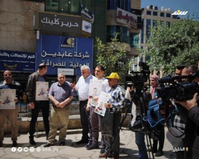 ضمن فعاليات إحياء يوم الأسير .. وقفة تضامنية مع الأسرى بالخليل (5).jpg