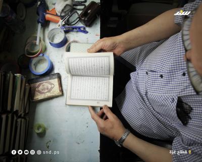 إجلالا لكتاب الله.. مبادرة إصلاح وتجديد المصاحف في غزة (7).jpg