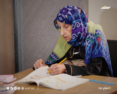 في اليوم العالمي لمحو الأمية.. مُسنّات بغزة يتعلمن اللغة العربية (11).jpg