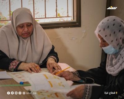 في اليوم العالمي لمحو الأمية.. مُسنّات بغزة يتعلمن اللغة العربية (3).jpg