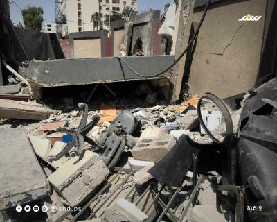 آثار استهدف الاحتلال مدرسة القاهرة التي تؤوي نازحين في حي الرمال بمدينة غزة 3.jpg