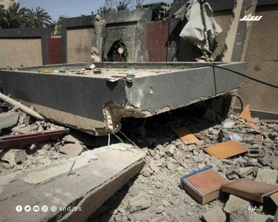 آثار استهدف الاحتلال مدرسة القاهرة التي تؤوي نازحين في حي الرمال بمدينة غزة 2.jpg