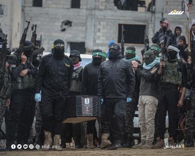 جانب من عملية تسليم جثامين الأسرى الإٍسرائيليين من قبل المقاومة الفلسطينية في خانيونس 2.jpg