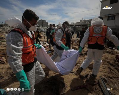 انتشال جثامين عدد من الشهداء من مقابر جماعية بمستشفى الشفاء لنقلهم للمقابر الرسمية بغزة 2.jpg