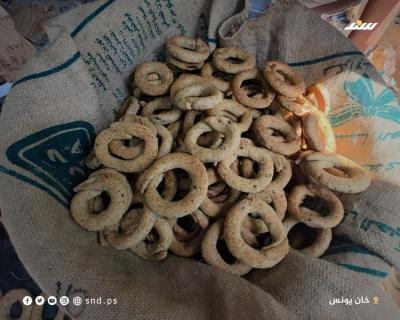 نازحات يحضّرن كعك العيد في مواصي خانيونس 8.jpg