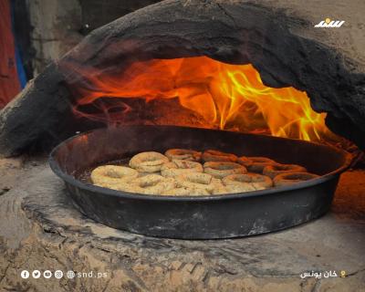 نازحات يحضّرن كعك العيد في مواصي خانيونس 5.jpg