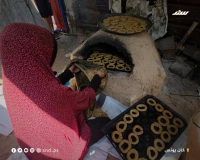 نازحات يحضّرن كعك العيد في مواصي خانيونس 7.jpg