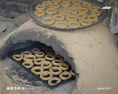 نازحات يحضّرن كعك العيد في مواصي خانيونس 9.jpg
