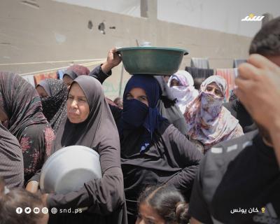 الأواني الفارغة تتزاحم أمام التكايا.. المجاعة تنهش غزة (6).jpg
