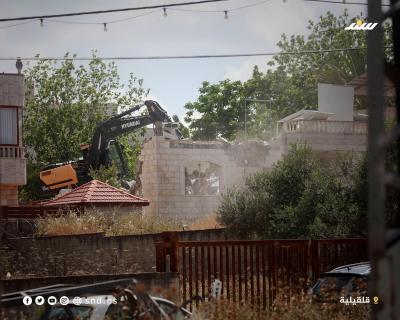 قوات الاحتلال تهدم عدد من منازل المواطنين شرق قلقيلية 6.jpg