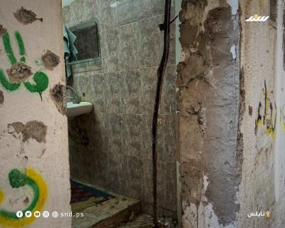 آثار اقتحام منزل الحاج حسن مرشود في مخيم بلاطة بنابلس 6.jpg