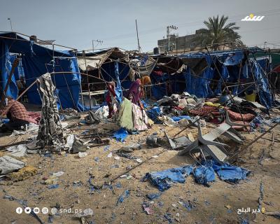 الأضرار التي لحقت بخيام النازحين في مستشفى شهداء الأقصى بدير البلح 4.jpg