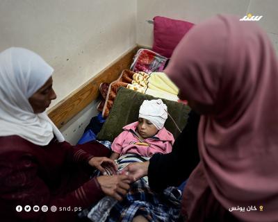 رصاصة إسرائيلية تشل طفولة ميس عبد العال بعد إصابتها داخل خيمتها6.jpg
