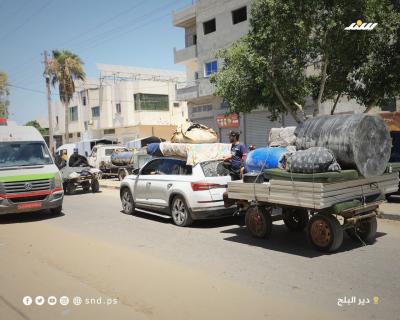 جانب من نزوح سكان عدة مناطق في دير البلح وسط القطاع بعد أوامر إخلاء  إسرائيلية جديدة (1).jpg