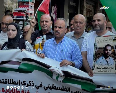 جانب من الوقفة الأسبوعية وسط نابلس تضامناً مع الأسرى وغزة (1).jpg