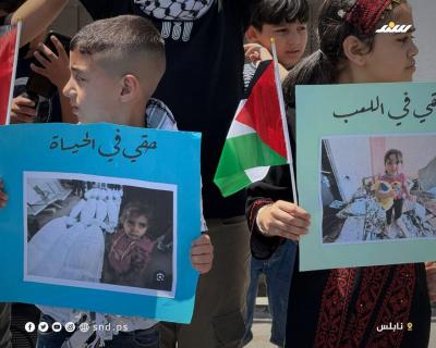 وقفة أمام مقر الصليب الأحمر بنابلس لأطفال أحد المخيمات الصيفية تضامناً مع أطفال غزة. (2).jpg