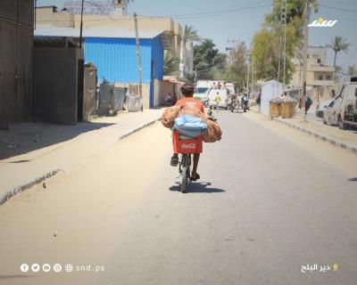 جانب من نزوح سكان عدة مناطق في دير البلح وسط القطاع بعد أوامر إخلاء  إسرائيلية جديدة (7).jpg