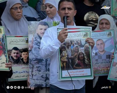 جانب من الوقفة الأسبوعية وسط نابلس تضامناً مع الأسرى وغزة (7).jpg