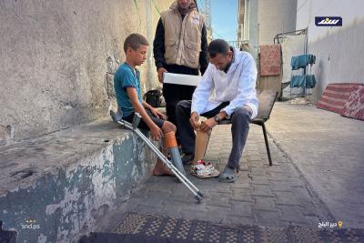 بطرفٍ اصطناعي وقلبٍ موجوع.. راتب يحاول استعادة حياته من جديد3.jpg