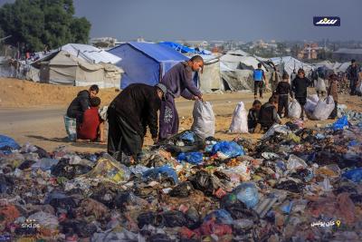 فلسطينيون نازحون في خان يونس يبحثون في النفايات عن مواد لإشعال النار بسبب نقص الغاز2.jpg