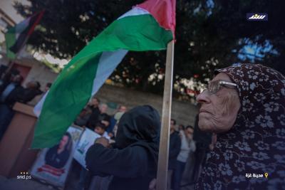 عائلات الأسرى الفلسطينيين تنظم وقفة احتجاجية تضامنية أمام مقر الصليب الأحمر في مدينة غزة2.jpg