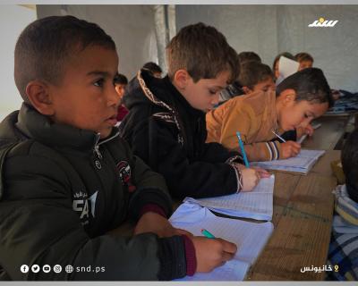 خيمة تقاوم الإبادة التعليمية.. طلاب غزة يدرسون وسط البرد ونقص الإمكانيات4.jpg