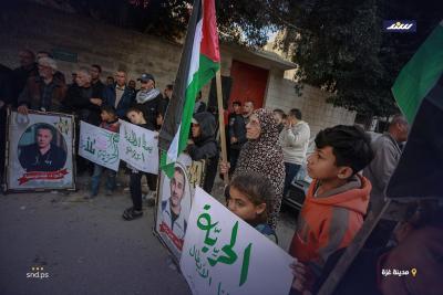 عائلات الأسرى الفلسطينيين تنظم وقفة احتجاجية تضامنية أمام مقر الصليب الأحمر في مدينة غزة1.jpg