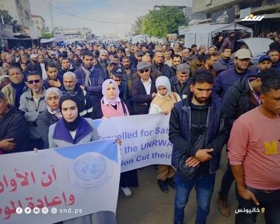 اعتصام نظمه اتحاد موظفي الأونروا أمام مقر الوكالة في خان يونس احتجاجًا على قرار المفوض العام للأونروا بفصل المئات من زملائهم3.jpg