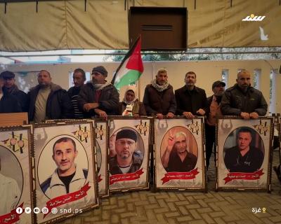 وقفة تضامنية أمام مقر الصليب الأحمر في غزة للمطالبة بالإفراج عن الأسرى8.jpg