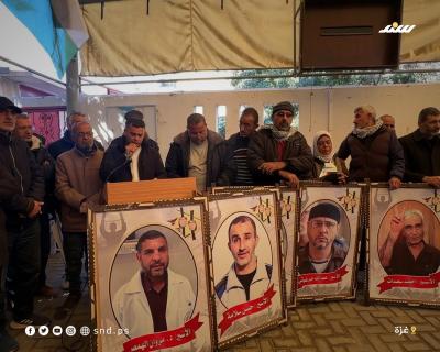 وقفة تضامنية أمام مقر الصليب الأحمر في غزة للمطالبة بالإفراج عن الأسرى6.jpg