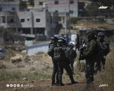 الاحتلال يشرّد عائلة فلسطينية بعد هدم منزلها في قرية الديرات شرق يطا جنوب الخليل بالضفة الغربية.5.jpg