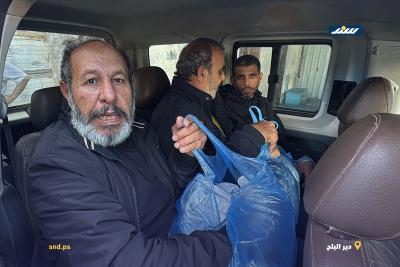 وصول خمسة أسرى فلسطينيين إلى مستشفى شهداء الأقصى في دير البلح وسط قطاع غزة1.jpg