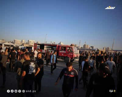 مشاهد من آثار قصف قوات الاحتلال لمجموعة من المواطنين داخل ميناء غزة البحري4.jpg